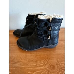 Ugg Australia Black Leather Sheepskin lined Lace Up Boots Women Size 7